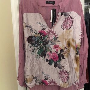 3X Floral Blouse fits more like 1X/2X size